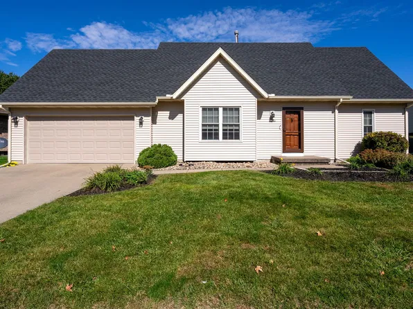 220 E Park View Dr, Walcott, IA 52773