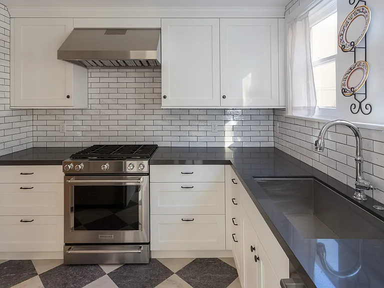 1930 N Rodney Dr #1934 — Photo 22