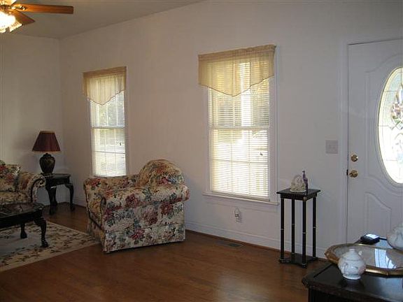 4th image of 205 Yates St