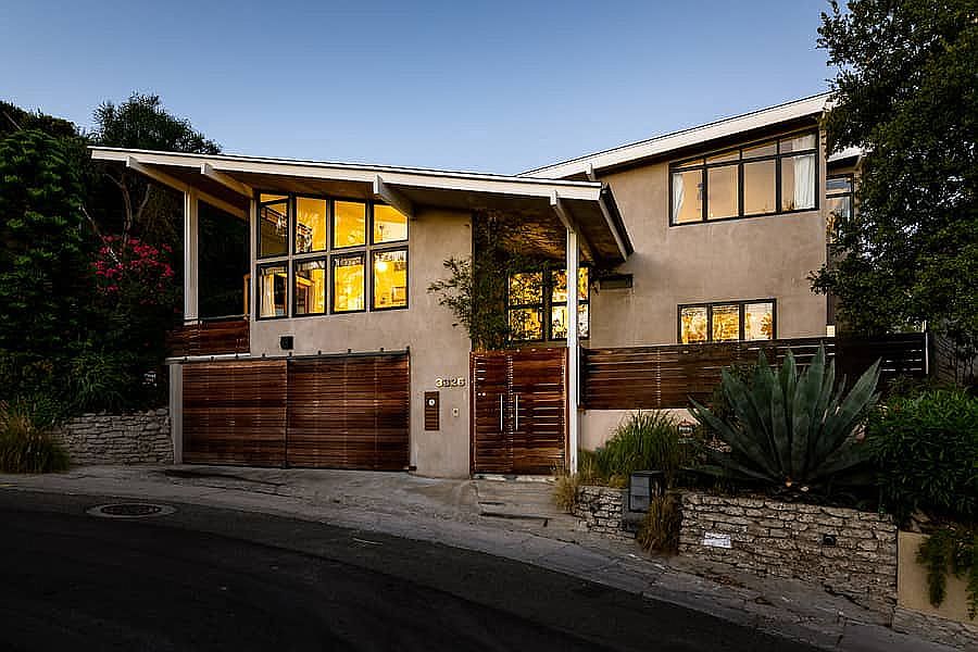 1st image of 3326 Deronda Dr