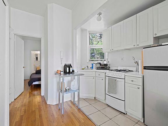 2nd image of 235 E 27th St #4A