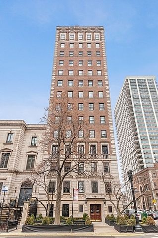 1st image of 1366 N Dearborn Pkwy #9C