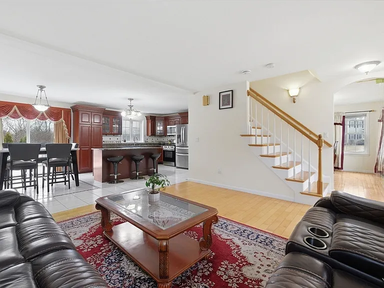 16 Windsor Rd — Photo 7