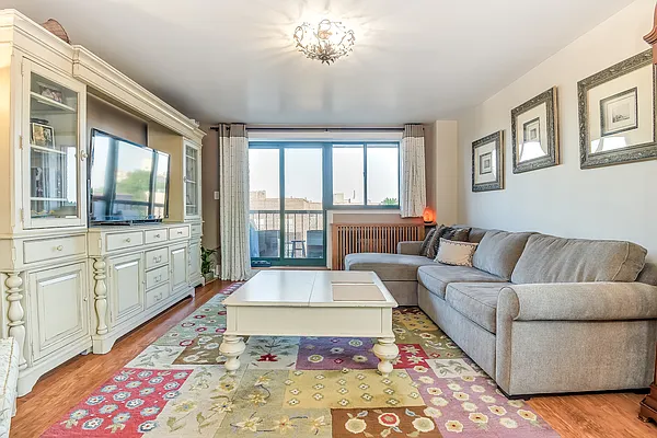 Sold by Re/Max In The City | media 7