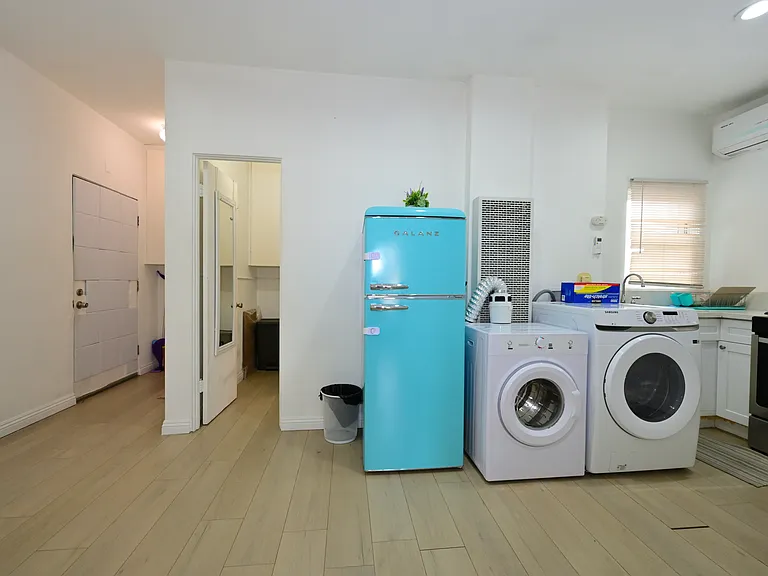 Fully upgraded and fully furnished spacious and bright apartment across from PCC. perfect for caltech and pcc students (we accept co-signer).