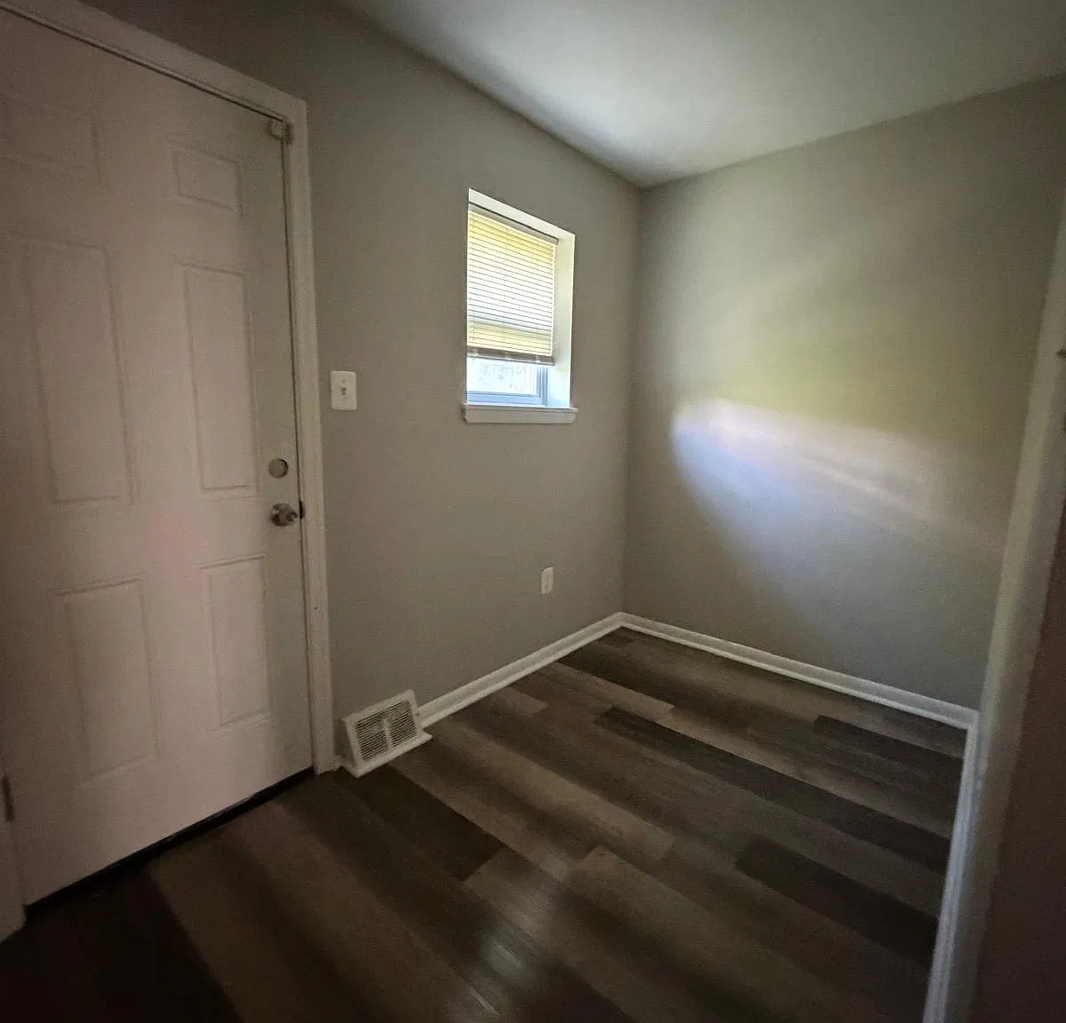 3 bed, 2580 sqft, $1,500 — Photo 2