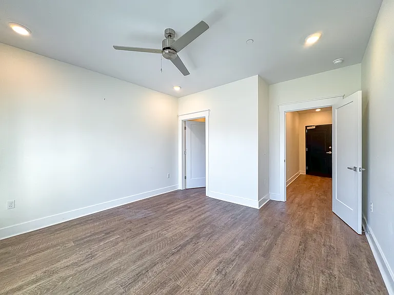223 N Donalson St #23 — Photo 11