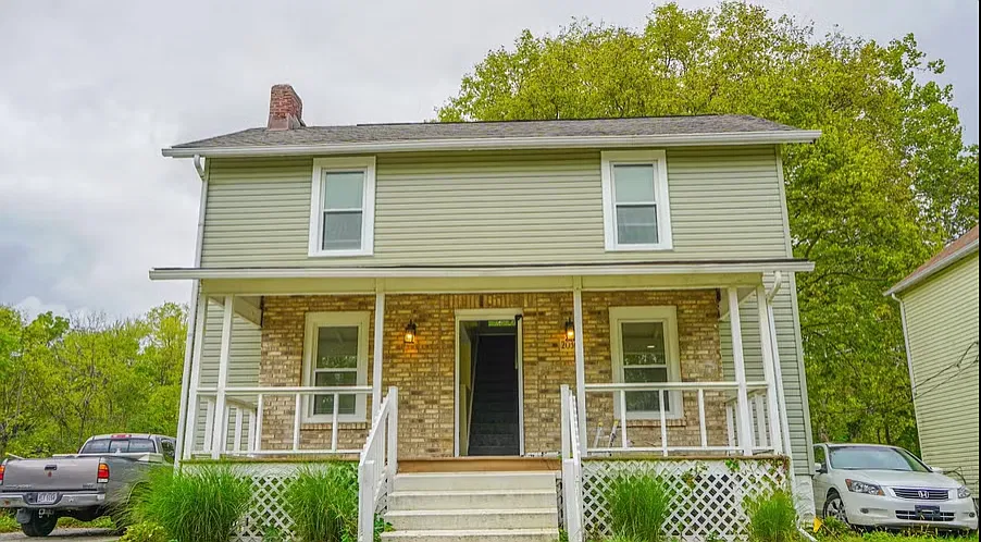 2030 Denune Ave