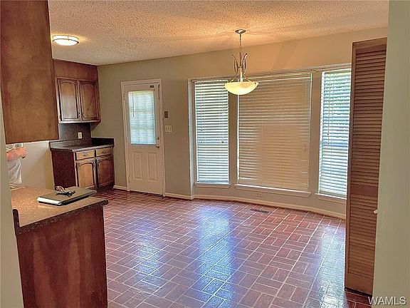 4th image of 46 Pine Lake Dr