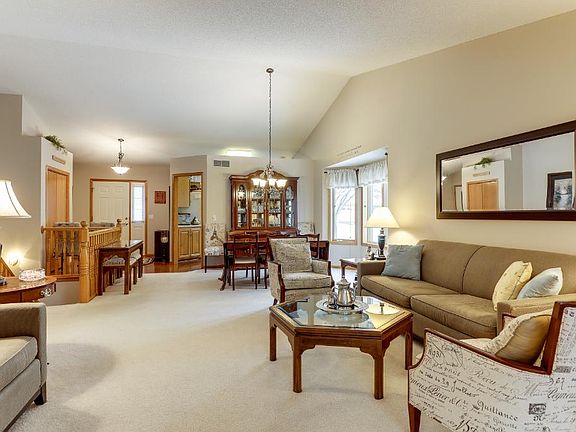 2nd image of 4063 Alpine Ave