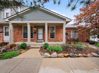 2950 W Whittier Ct, Ann Arbor, MI 48104