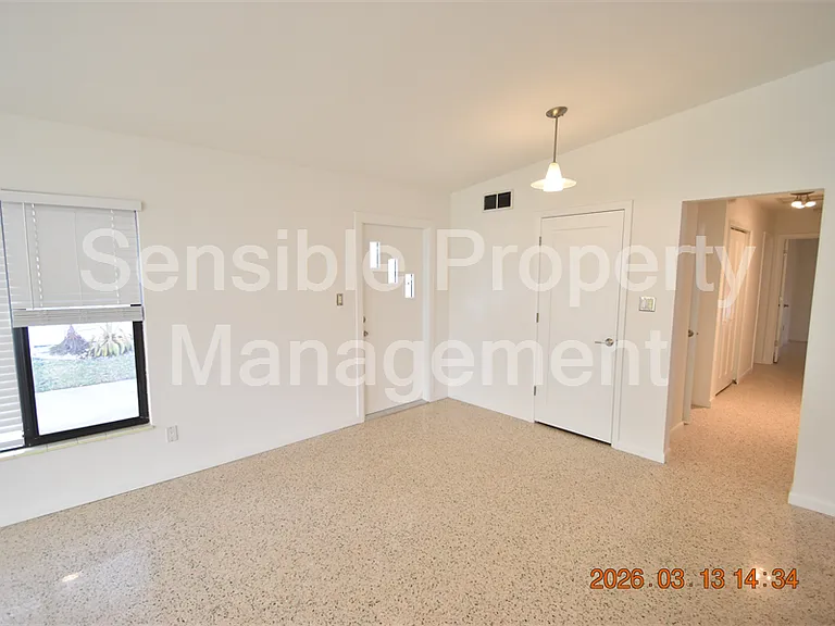 528 Suwanee Cir — Photo 6