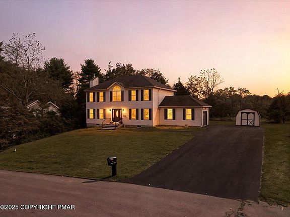 3rd image of 707 Avenue F