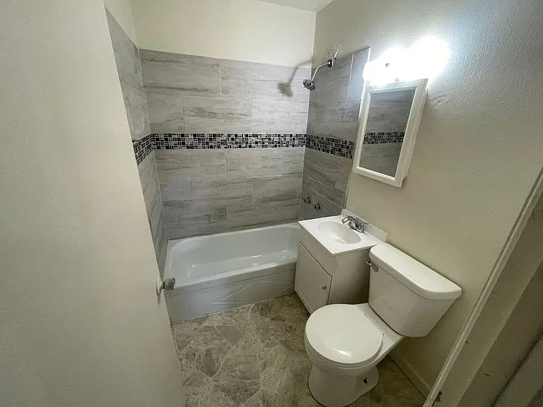 2262-2264 S. Chase Ave. - (3 Unit) — Photo 7