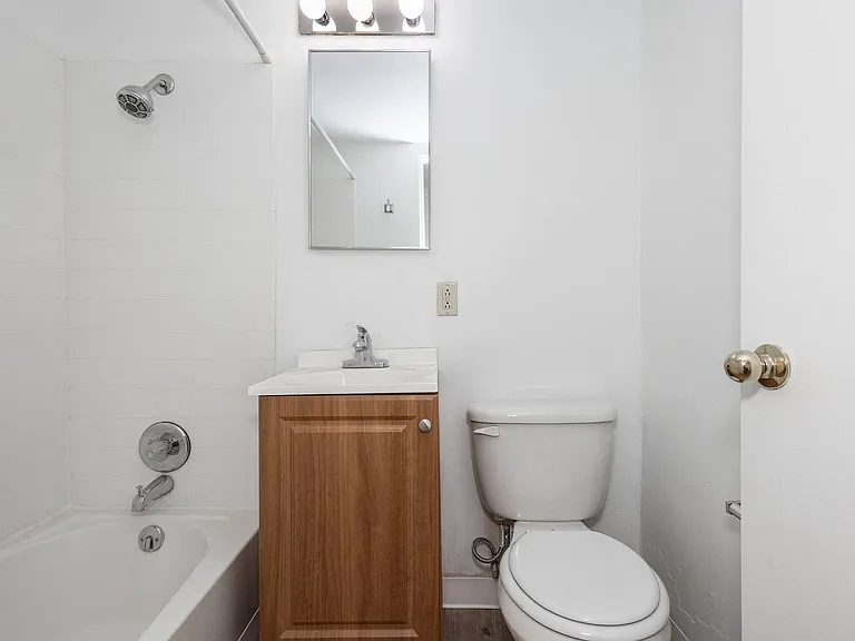 Skylark Apartments — Photo 41