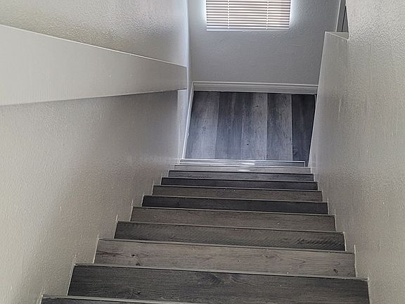 STAIRS TO THE LIVING ROOM