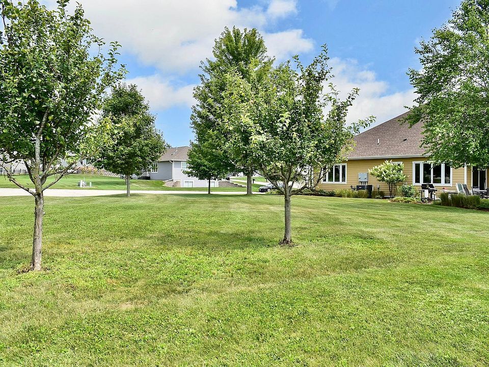 2nd image of 55 Crestview Cir
