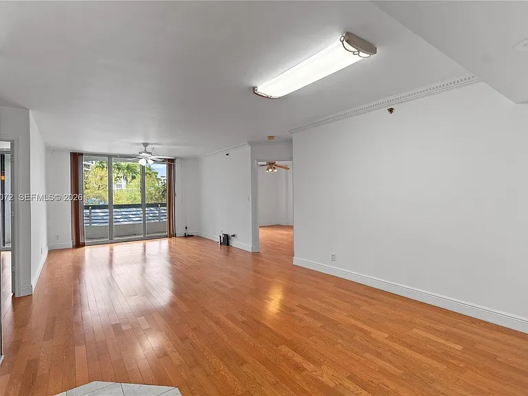 3600 Mystic Pointe Dr #310 — Photo 9