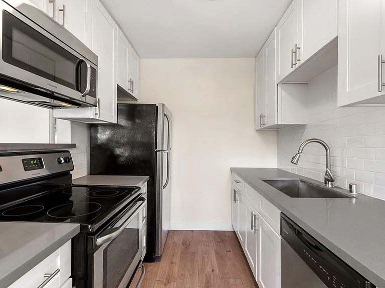 Ave 59 - Highland Park Apartments(Rivendell) — Photo 11