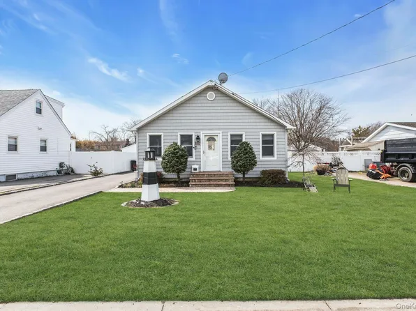 39 Ocean Avenue, Blue Point, NY 11715