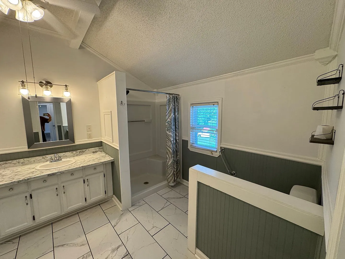 3 Bedroom 2 bath remodeled home — Photo 4