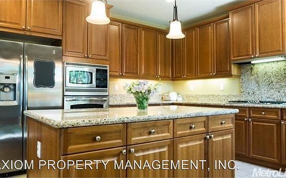 4th image of 1085 Kirkland Ln