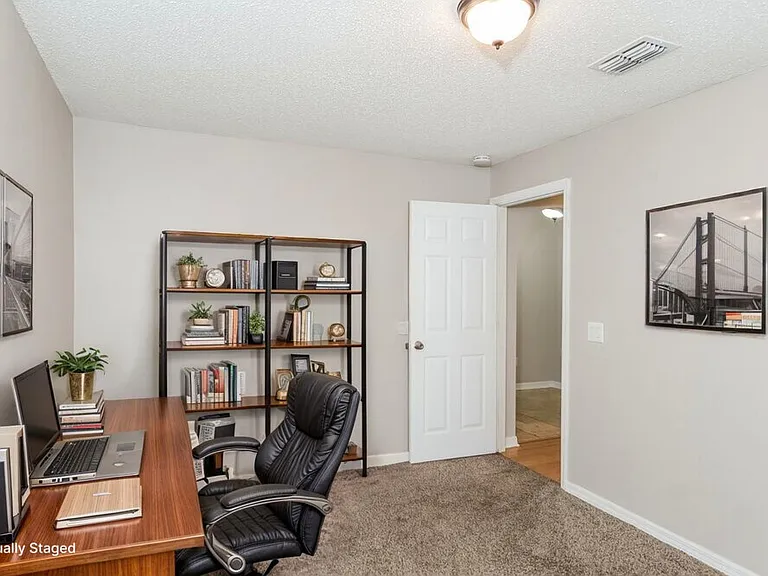 25213 Hyde Park Blvd — Photo 15