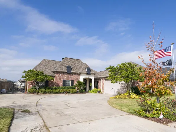 228 Ravensaide Dr, Houma, LA 70360