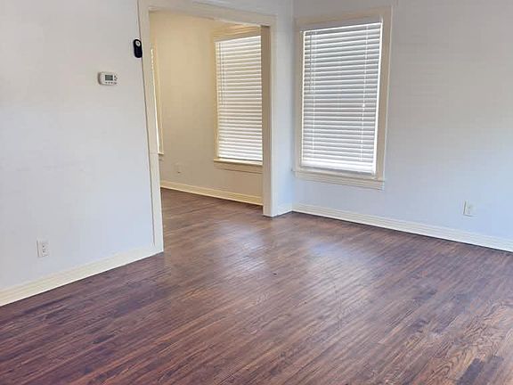 2nd image of 1112 Chicago Ave