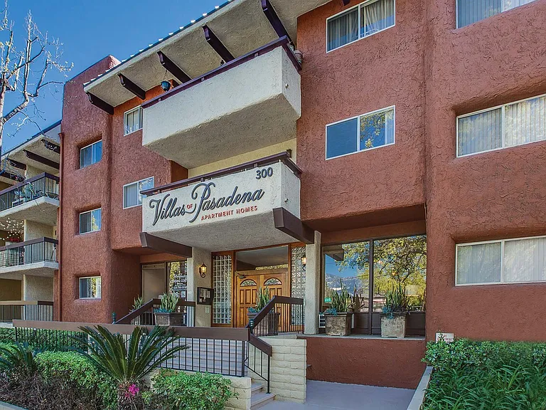 Pet-friendly community in Old Town Pasadena