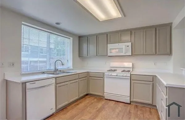 4 bed, 1700 sqft, $4,000 — Photo 3
