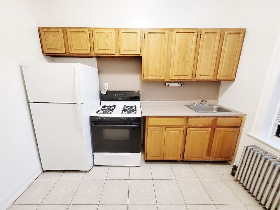 1st image of 3090 23rd St #1R