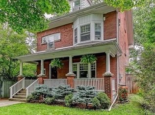 225 Trafalgar Rd #2, Oakville, ON L6J 3G9