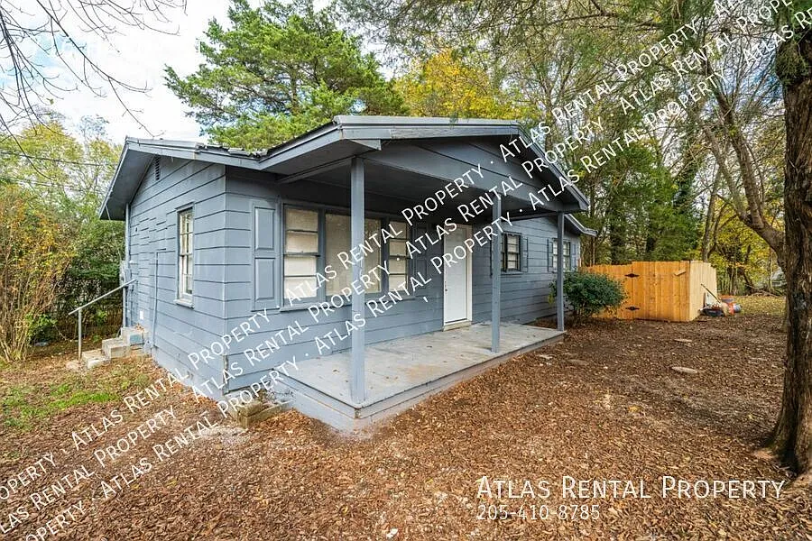 Beautiful 3 Bedroom Home- Must See!! — Photo 3