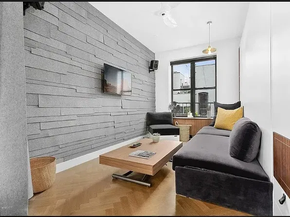 150 Sullivan St APT 33, New York, NY 10012