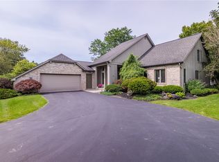 10 Bridge Water Ct, Pittsford, NY 14534