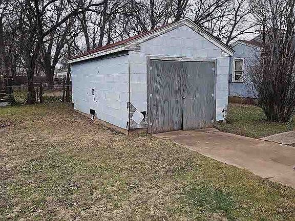 4th image of 1802 NW Kingsbury Ave
