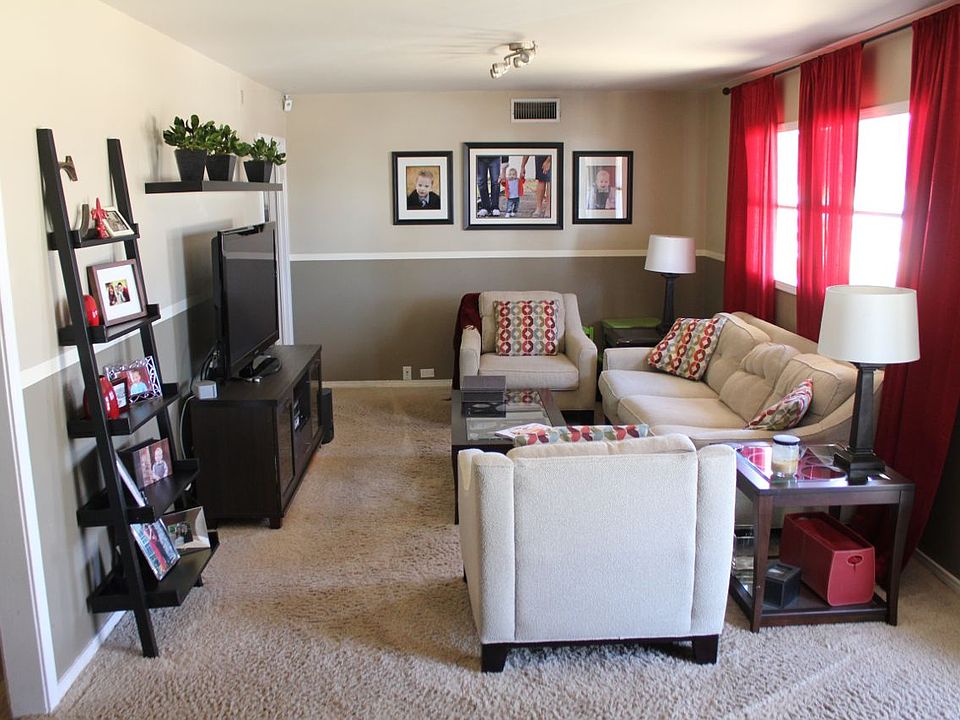 1st image of 215 Pennie Ct