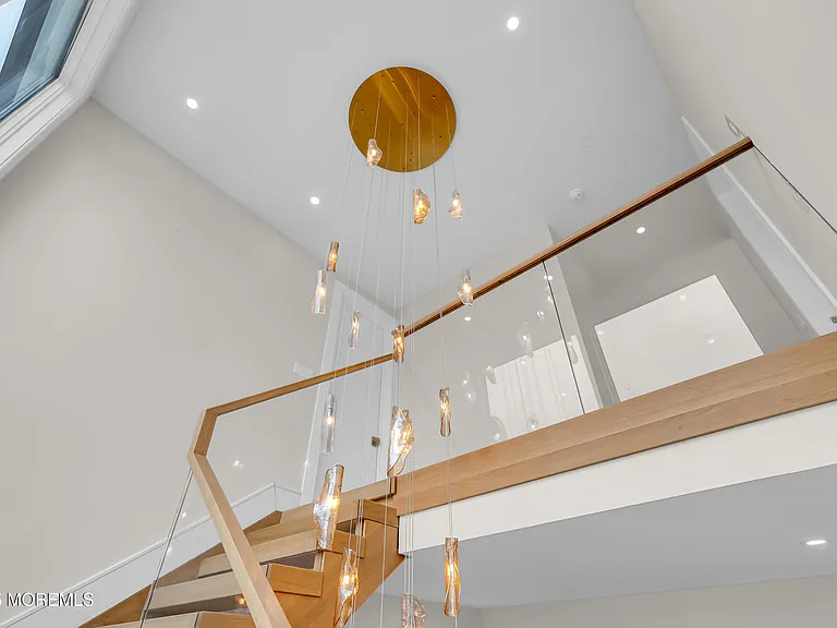 19 Clarence Ave — Photo 17