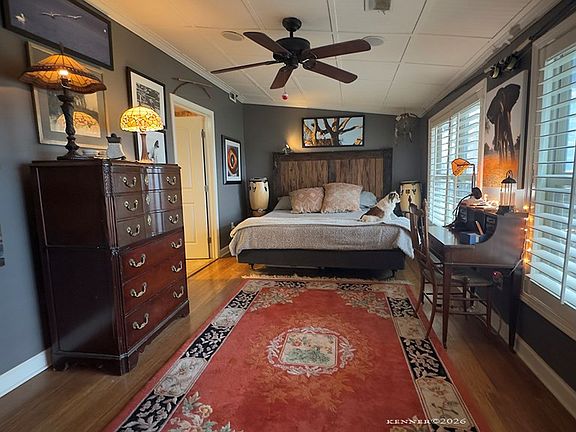 5th image of 260 Lakeview Cir
