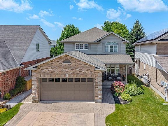 2nd image of 17 Carroll Cres