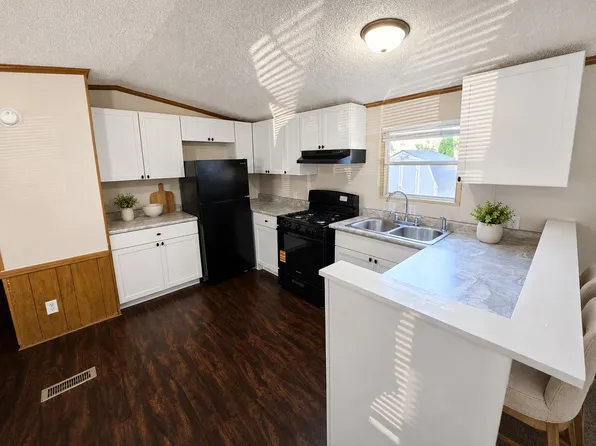 92 Hudson St #92HU, Carleton, MI 48117