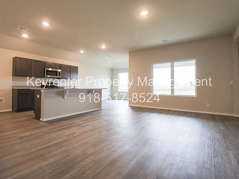 1327 E Honolulu Pl — Photo 13