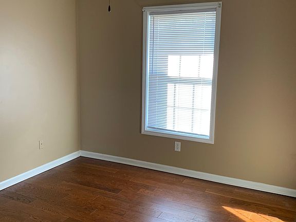 4th image of 2435 Latrobe Ave