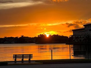 3018 59th St S APT 112, Gulfport, FL 33707