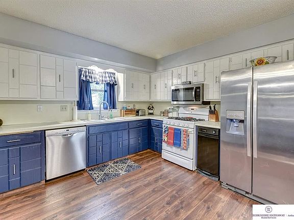 5th image of 5709 N 116th Cir