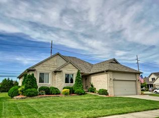 19663 Hampton Dr, Macomb, MI 48044