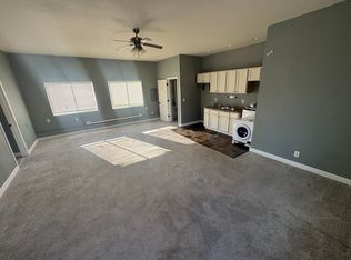 825 Grant Pl APT A, Canton, IL 61520