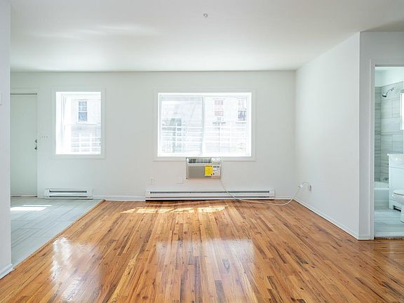 3rd image of 484 Warburton Ave