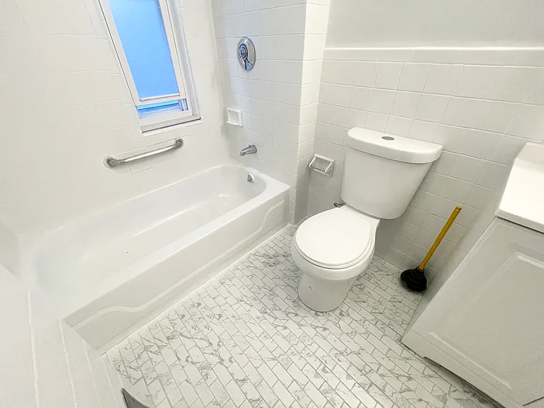22 Howell St #1R — Photo 6